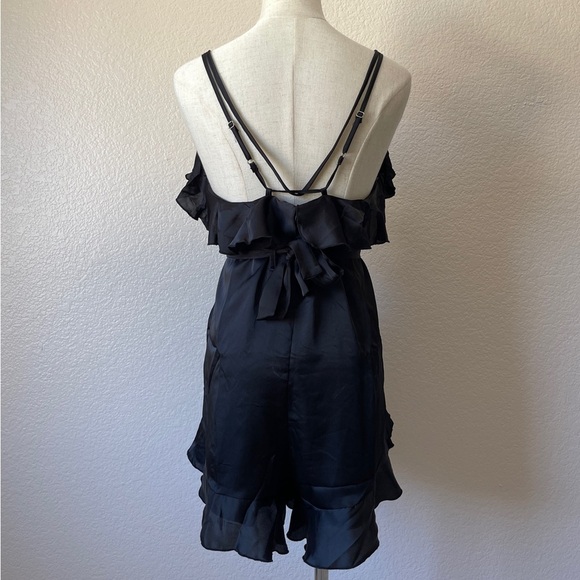 BIN#27 - SOLARIS STYLE Women’s Small Black Ruffle Details Mini Romper - Picture 4 of 5
